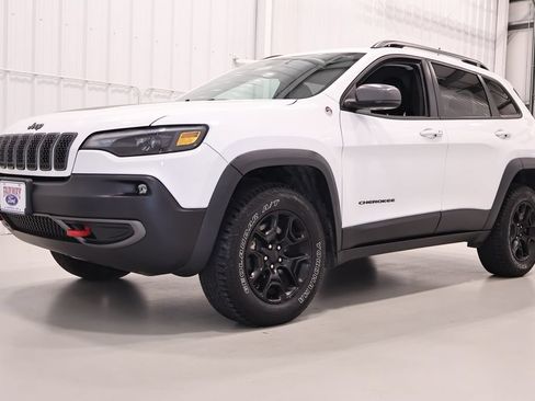 Used 2019 Jeep Cherokee Trailhawk w/ Cold Weather Group AWD/4WD image 6