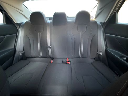 Used 2021 Hyundai Elantra Blue w/ Preferred Accessory Package FWD image 18