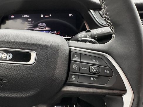 Used 2023 Jeep Grand Cherokee Limited w/ Trailer Tow Prep Group (B) AWD/4WD image 11