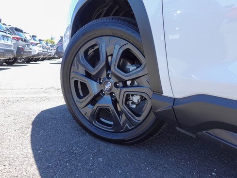 Certified 2025 Subaru Ascent Bronze Edition AWD/4WD image 8