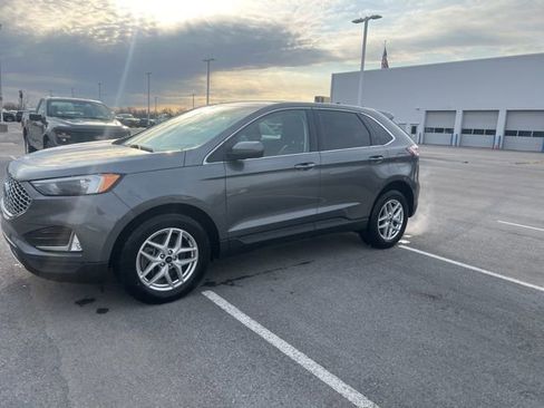 Used 2024 Ford Edge SEL w/ Convenience Package image 2