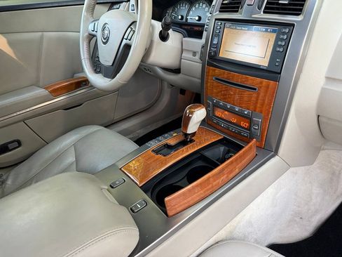 Used 2006 Cadillac XLR RWD image 37
