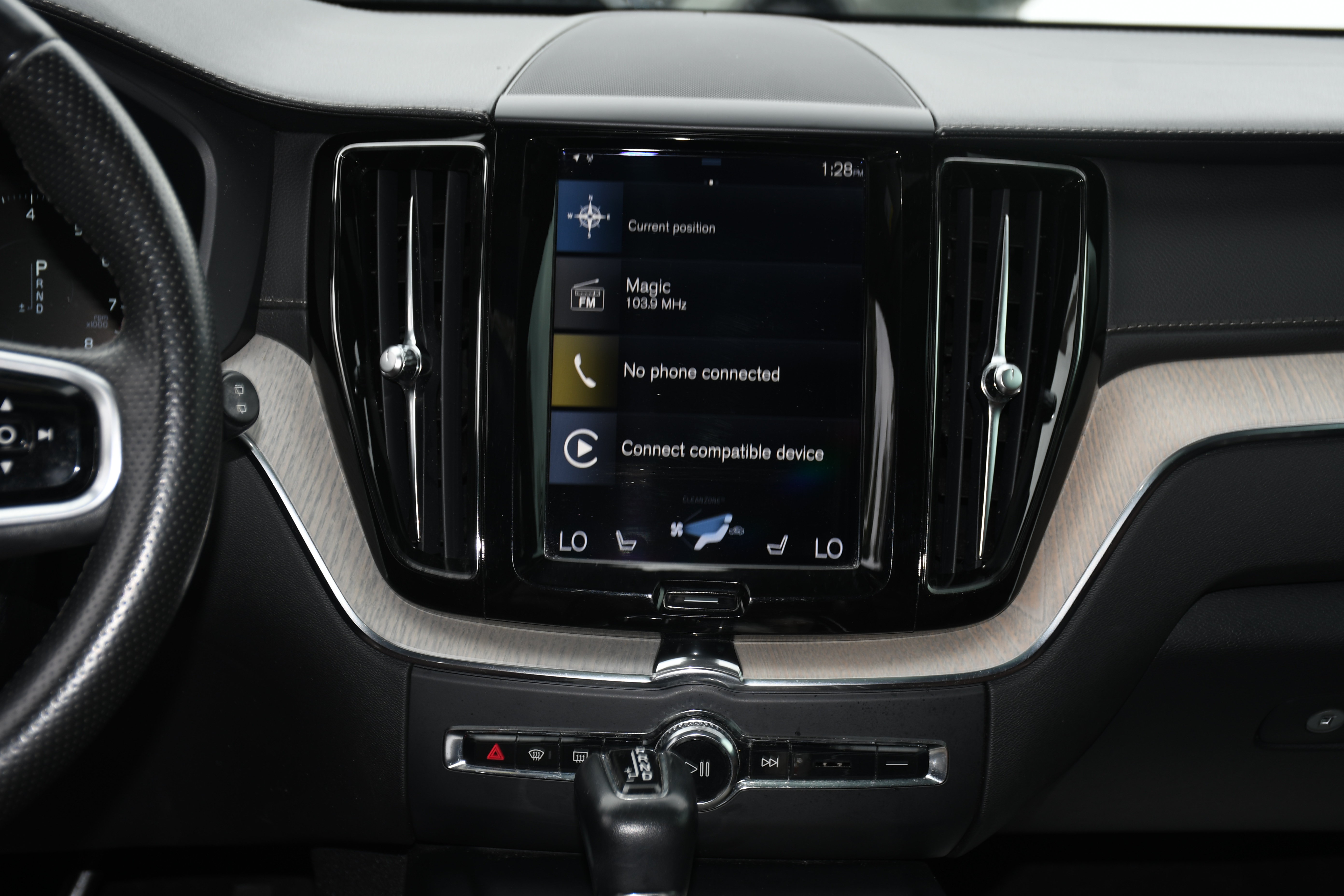 Used 2018 Volvo XC60 T6 Inscription w/ Convenience Package AWD/4WD image 17