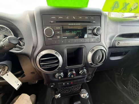Used 2017 Jeep Wrangler Unlimited Sport w/ Connectivity Group AWD/4WD image 10