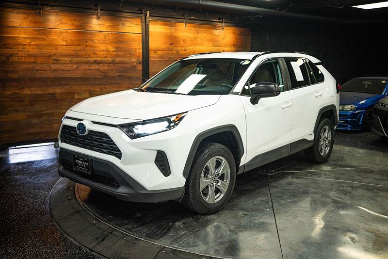 Used 2022 Toyota RAV4 LE AWD/4WD image 2