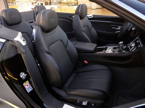 Used 2022 Bentley Continental GT image 21