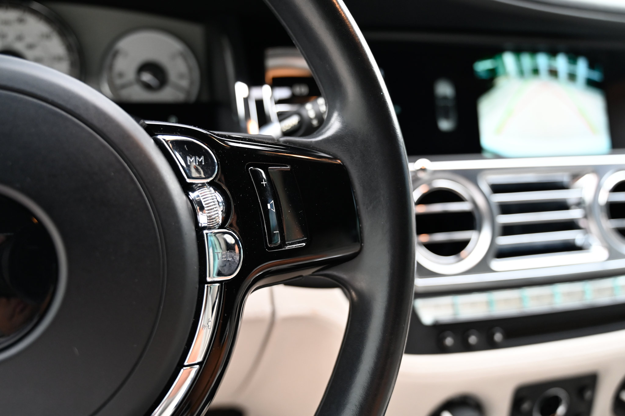 Used 2018 Rolls-Royce Dawn RWD image 27