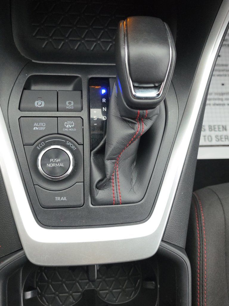 Used 2025 Toyota RAV4 SE AWD/4WD image 33