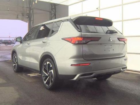 Used 2024 Mitsubishi Outlander SE Black Edition image 4