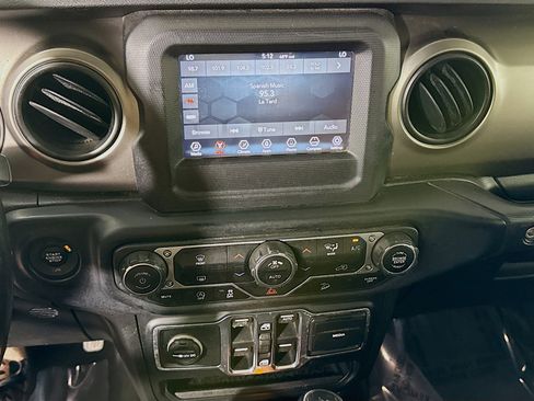 Used 2018 Jeep Wrangler Unlimited Sport S image 18