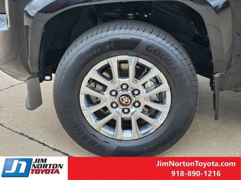 Used 2025 Toyota Tacoma Limited image 13