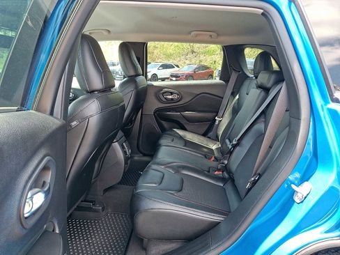 Used 2022 Jeep Cherokee Trailhawk AWD/4WD image 10