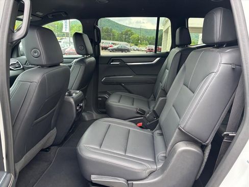 Used 2024 GMC Acadia Elevation w/ Luxury Package FWD image 10