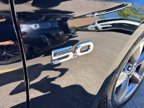Used 2017 Ford Mustang GT RWD image 5
