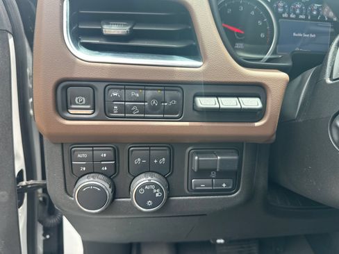 Used 2021 Chevrolet Suburban High Country w/ Premium Package AWD/4WD image 25