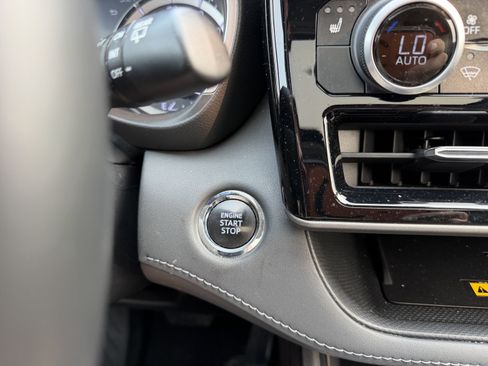 Used 2023 Toyota Highlander XLE AWD/4WD image 18