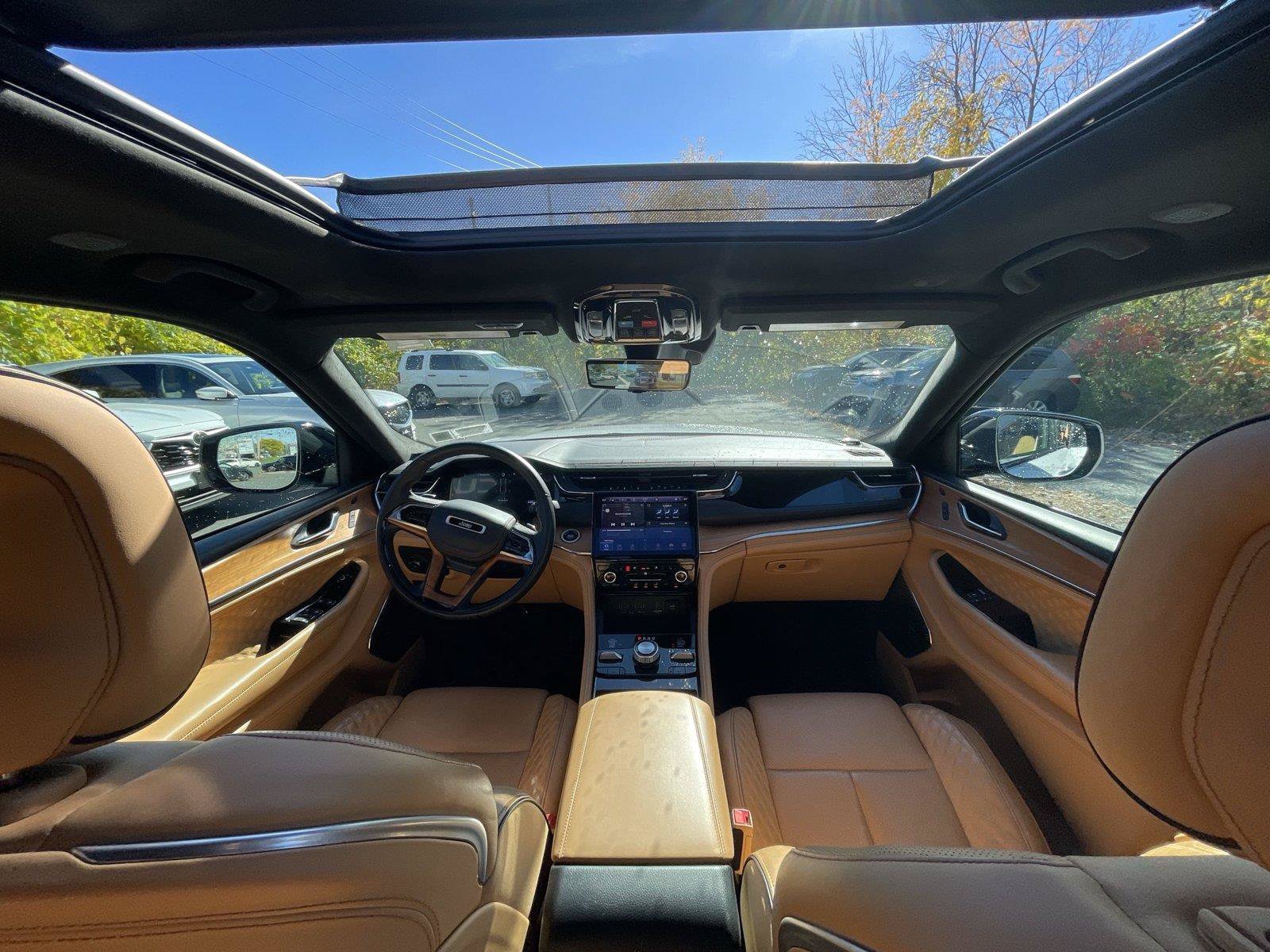 Used 2024 Jeep Grand Cherokee Summit AWD/4WD image 31
