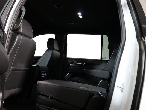 Used 2025 GMC Yukon XL Denali AWD/4WD image 16
