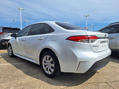 Used 2024 Toyota Corolla LE FWD image 5