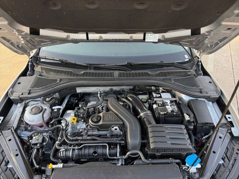 Used 2025 Volkswagen Jetta SE image 33