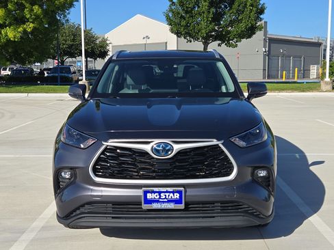 Used 2023 Toyota Highlander XLE FWD image 9