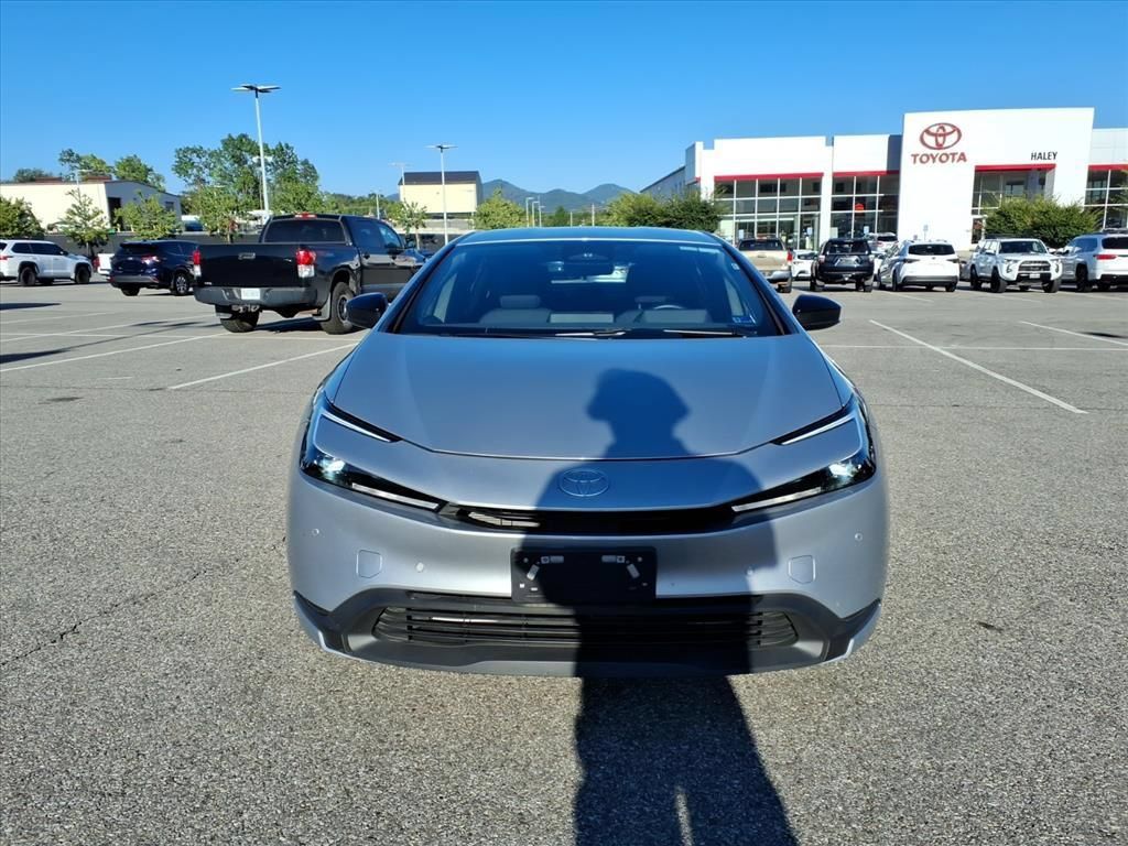 Certified 2025 Toyota Prius LE FWD image 10