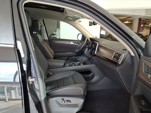 Used 2025 Volkswagen Atlas SEL image 21
