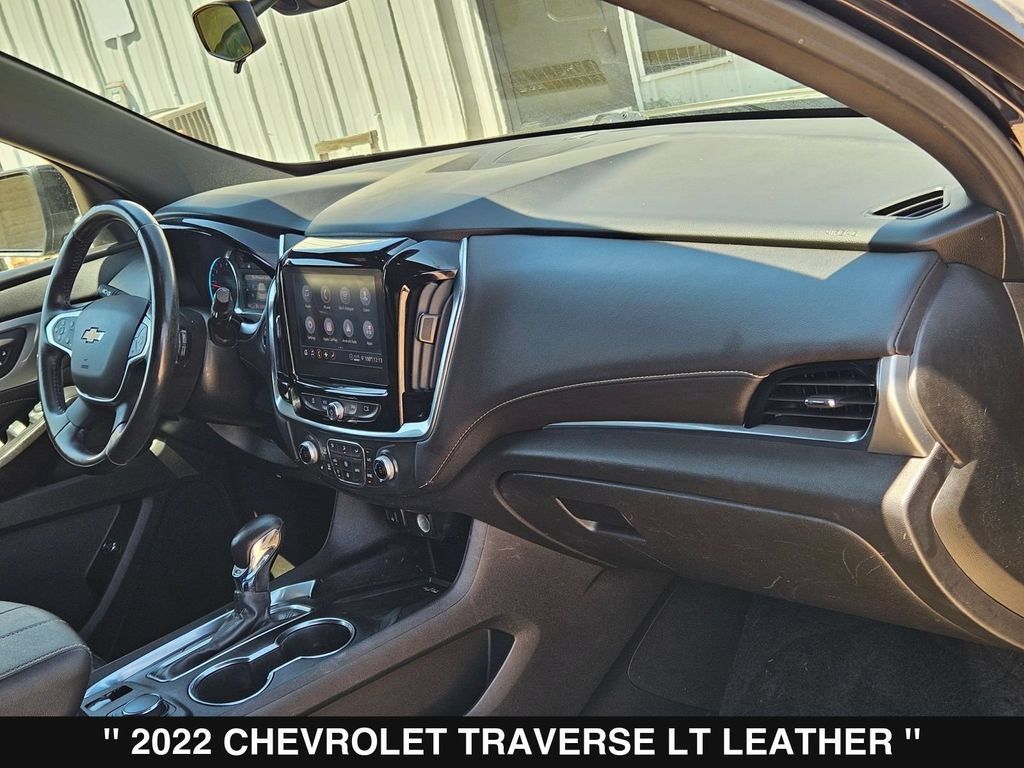 Used 2022 Chevrolet Traverse LT FWD image 30