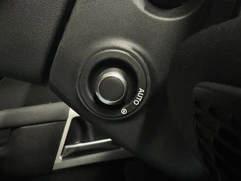 Used 2020 Land Rover Defender 110 First Edition image 11