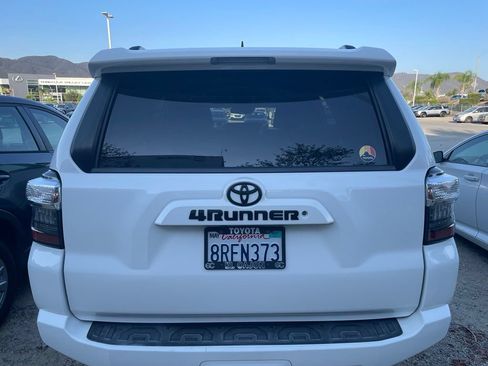 Used 2020 Toyota 4Runner SR5 AWD/4WD image 12