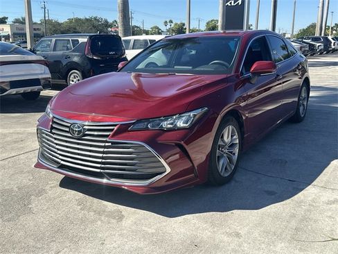 Used 2019 Toyota Avalon XLE image 4