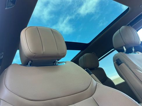 New 2026 Land Rover Range Rover Long Wheelbase SE image 24