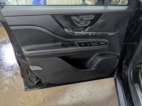 Used 2025 Lincoln Corsair AWD w/ Equipment Group 101A image 9