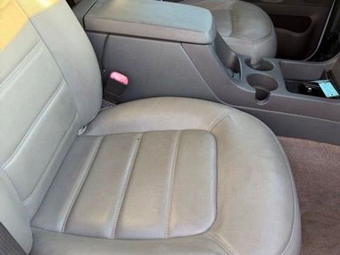 Used 2004 Ford Explorer XLT RWD image 10