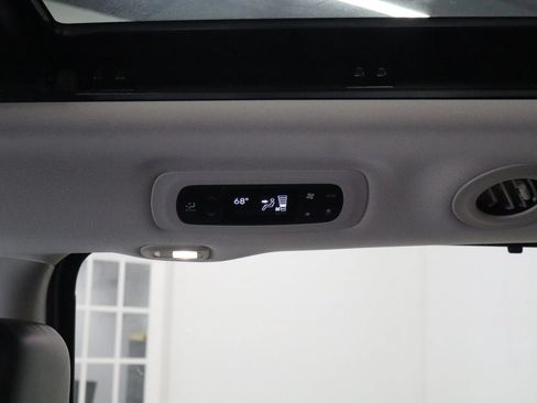 Used 2019 Chrysler Pacifica Limited FWD image 32