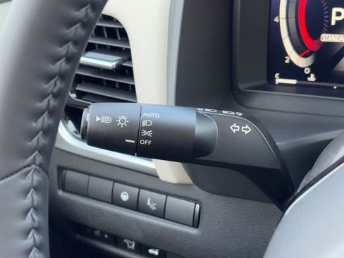 Used 2025 Nissan Rogue SL w/ SL Premium Package image 15