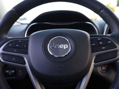 Used 2019 Jeep Cherokee Latitude Plus w/ Comfort/Convenience Group AWD/4WD image 9