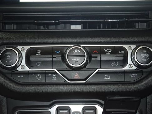 Used 2024 Jeep Wrangler Sport S image 29