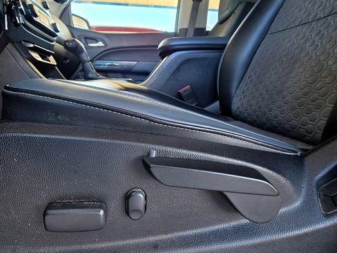 Used 2020 Chevrolet Colorado Z71 AWD/4WD image 19