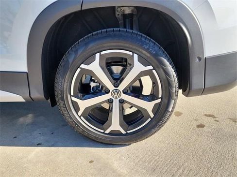 New 2026 Volkswagen Tiguan SE image 26