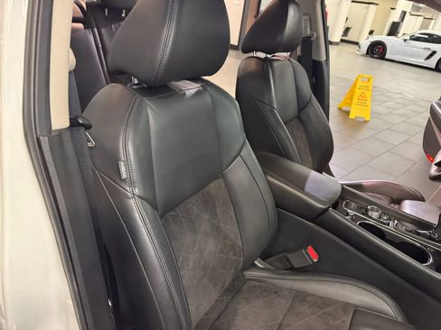 Used 2016 Nissan Maxima SR image 13