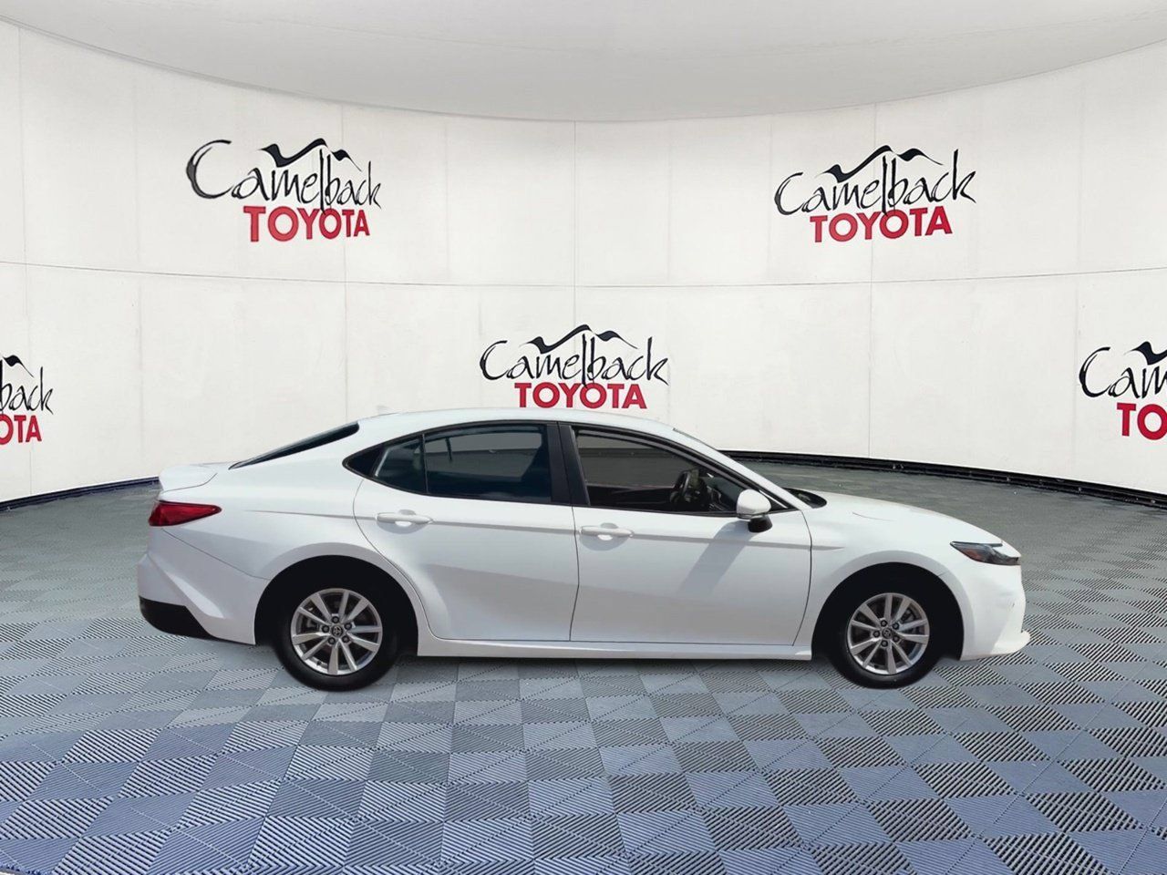 Used 2025 Toyota Camry LE FWD image 4
