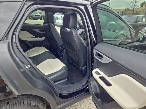Used 2017 Jaguar F-PACE R-Sport image 19