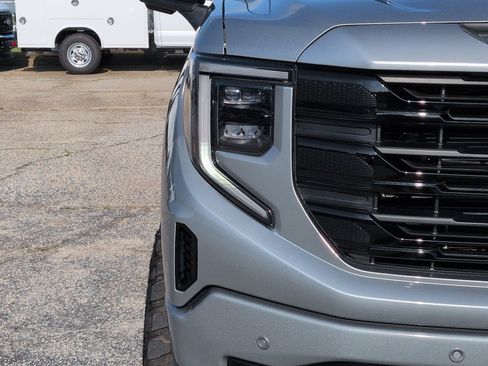 Used 2025 GMC Sierra 1500 Elevation w/ Elevation Premium Package AWD/4WD image 8