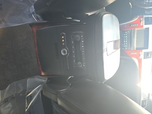 Used 2011 Cadillac Escalade Luxury AWD/4WD image 17