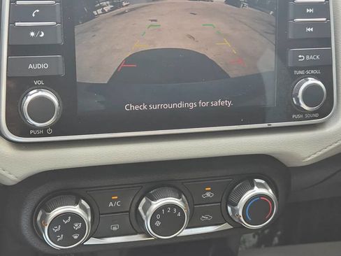 Used 2021 Nissan Versa SV image 10