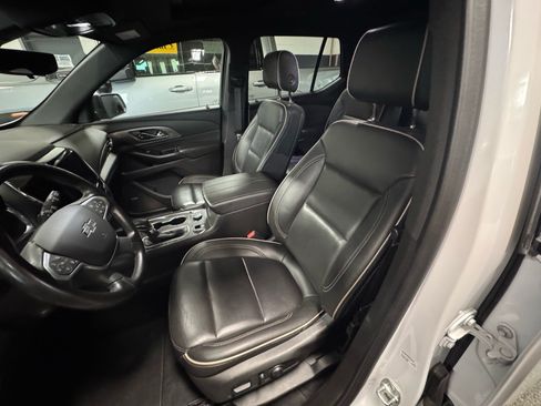 Used 2023 Chevrolet Traverse Premier w/ Redline Edition AWD/4WD image 17