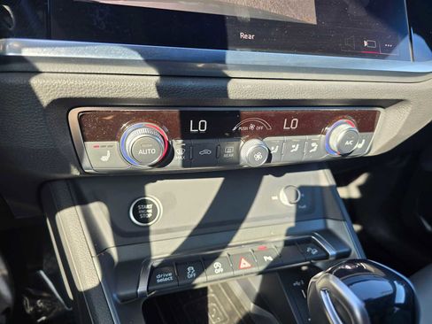Certified 2025 Audi Q3 2.0T Premium image 30