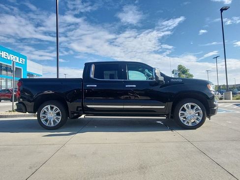 Used 2025 Chevrolet Silverado 1500 High Country w/ High Country Premium Package AWD/4WD image 9
