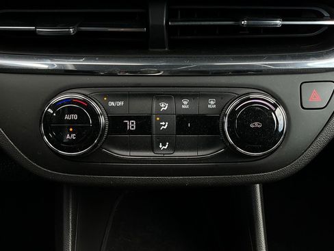 Used 2025 Buick Envista Preferred image 26